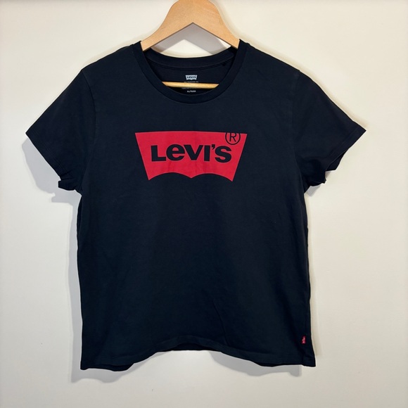 Levi's Women’s XL Cotton Black Tee with Red Logo - Picture 1 of 11